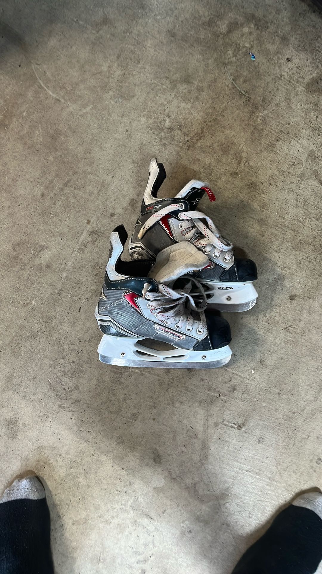 Hockey skates
