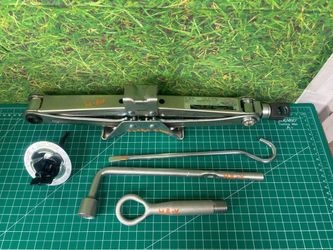16-22 HONDA HR-V EMERGENCY SPARE WHEEL JACK LIFT w/ TOOL SET Lug wrench Tow eye