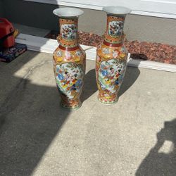 2 Oriental Vases