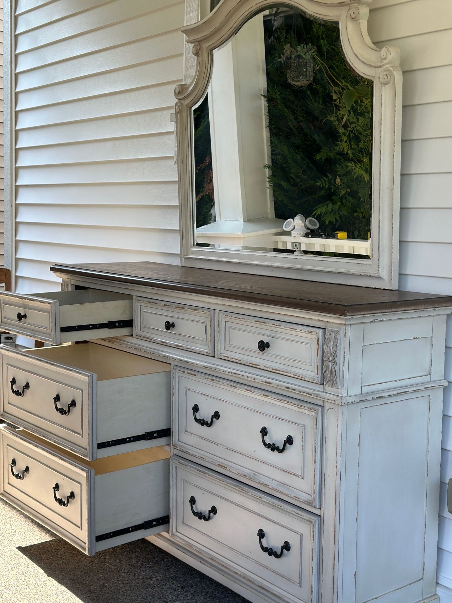 Ashley Furniture Realyn 7-Drawer Dresser