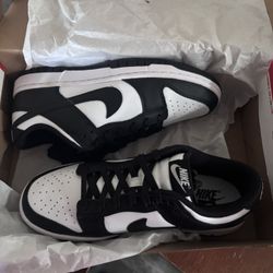 panda dunks 8.5 in woman and 7 in men 