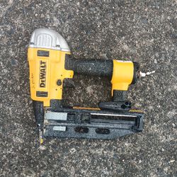 DeWalt DWFP71917 16ga Precision Finish Nailer. Excellent Condition. For Pick Up Fremont Seattle. No Low Ball Offers. No Trades 
