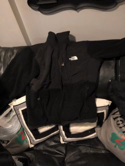 BLACK NORTH FACE JACKET SIZE XL BARELY WORN