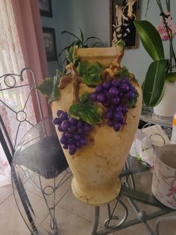 Tuscan style 3 rd grapes vase