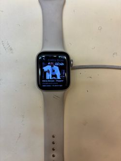 Apple Watch SE 3 40mm  with Light Gray Sport Band
