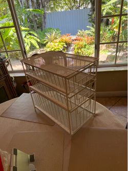 white organizer