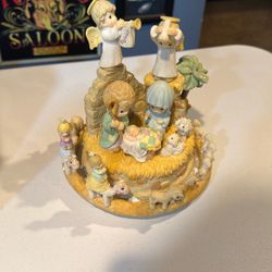 Precious moments Nativity Action musical. Tune Is Little Town Of Bethlehem 