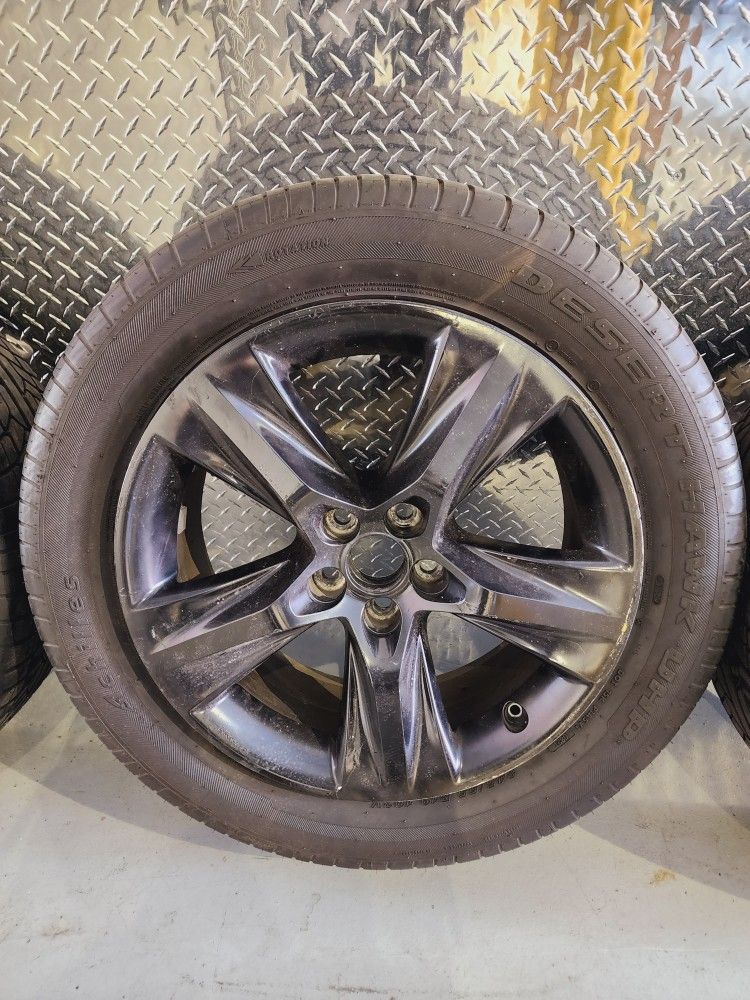 Toyota Highlander Platinum OEM 19" Wheels.