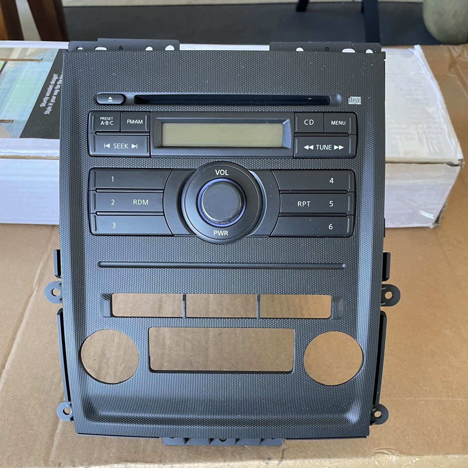 NISSAN Stock Radio MODEL NO. pp-3056H