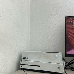 Xbox’s series s  and Mike and 120 fps monitor