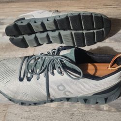 On Cloud Running Shoes Size 10.5 Men's 