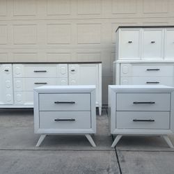 4-Piece Mid Century Bedroom (Dresser) Set