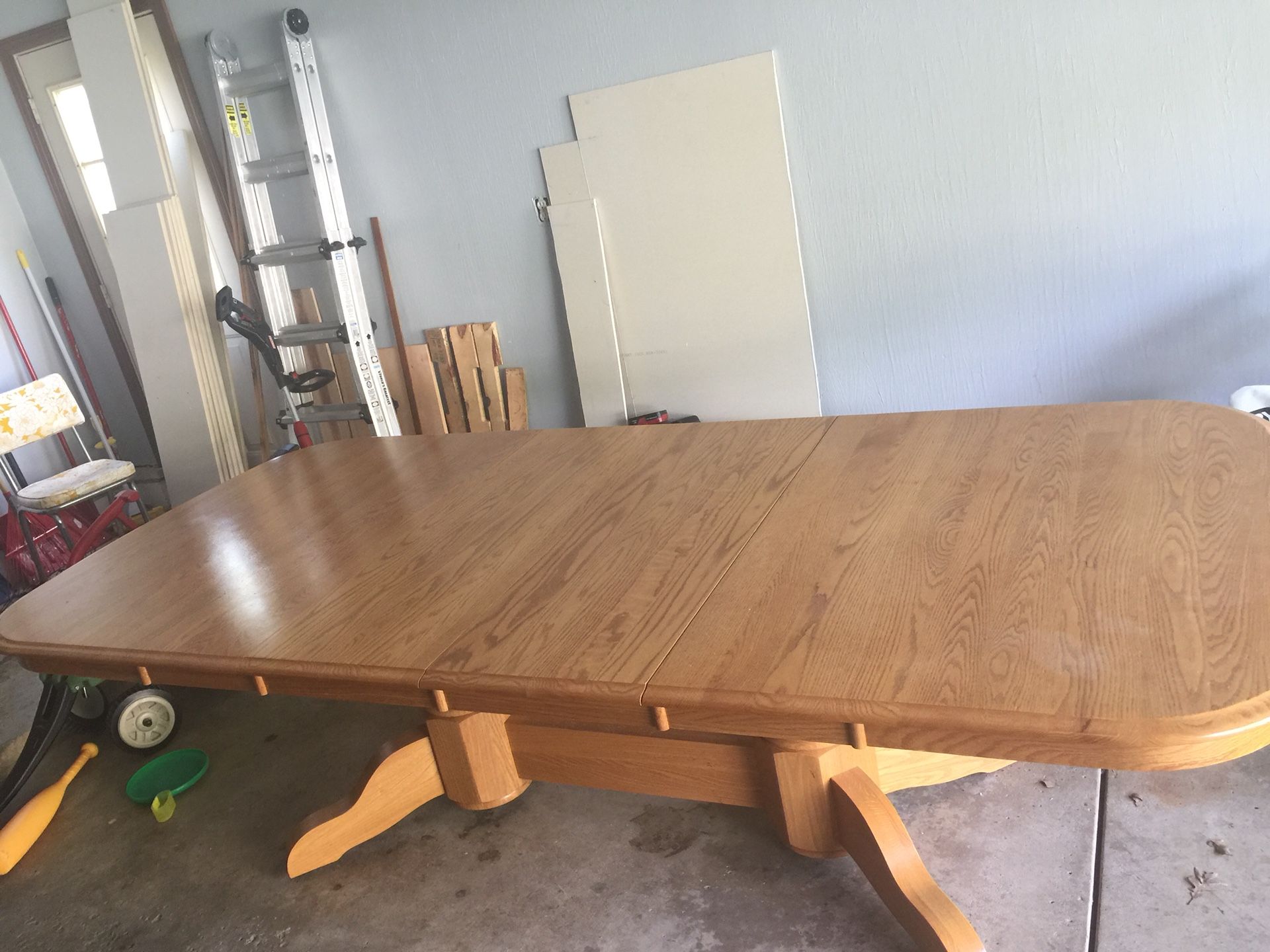 Shin Lee Solid Oak Double Pedestal Table with 8 Chairs