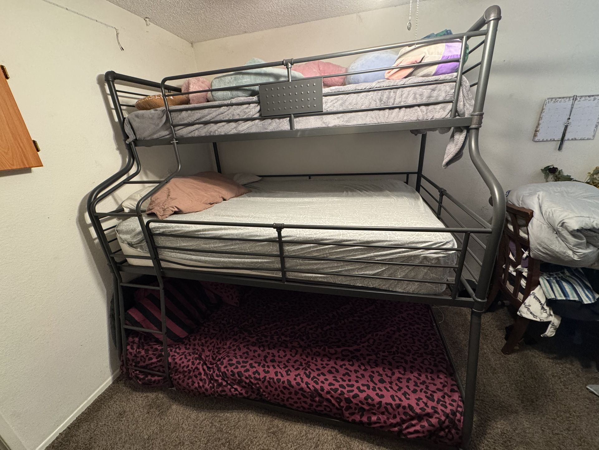 Triple bunk bed