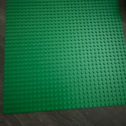 Lot Of Twenty-Five (25) 32x32 LEGO Green Baseplates Plates 10" x 10"