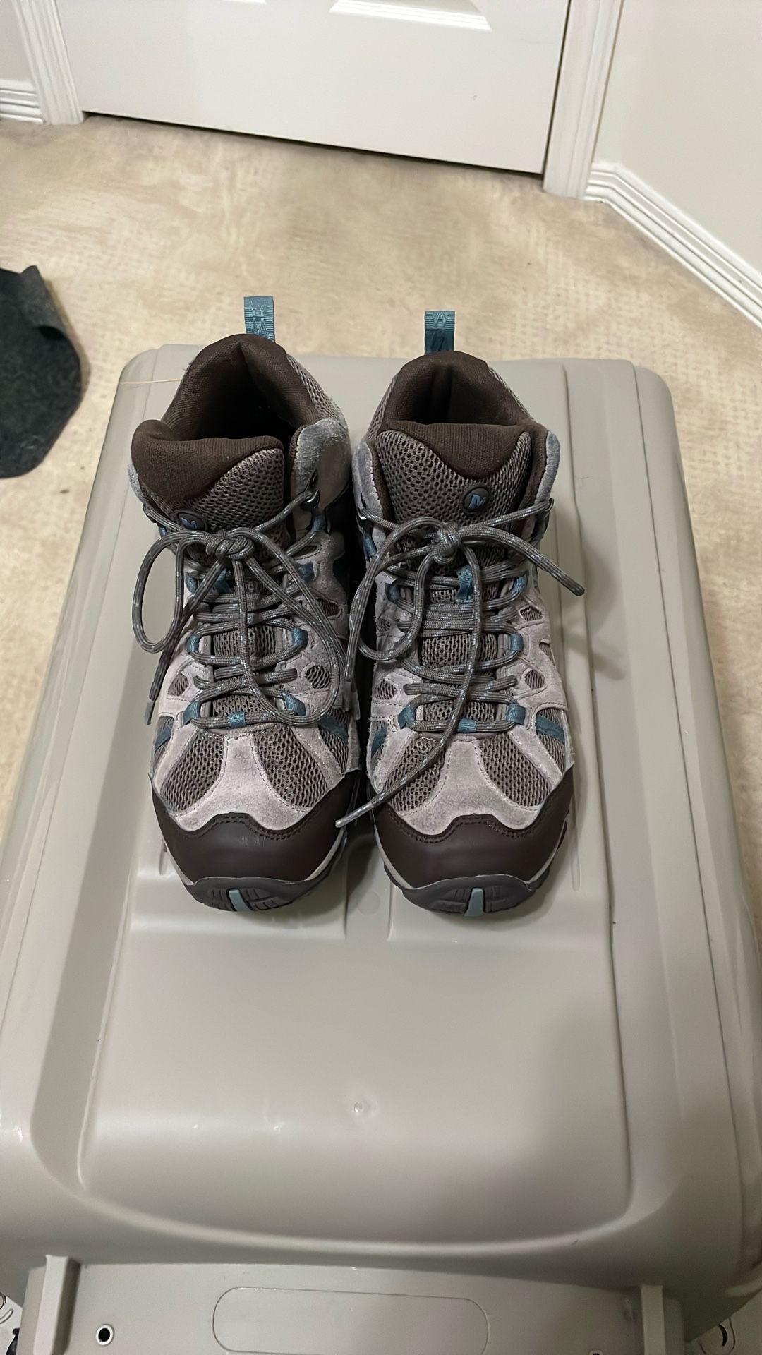 Merrell Moab 3 Mid Waterproof Hiking Boot (Women's Size 9.5)