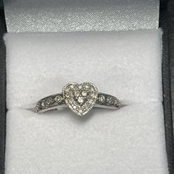 14k White Gold Heart Ring