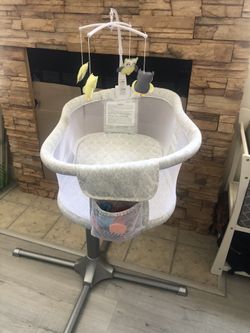 Bassinet and soothing swingingi