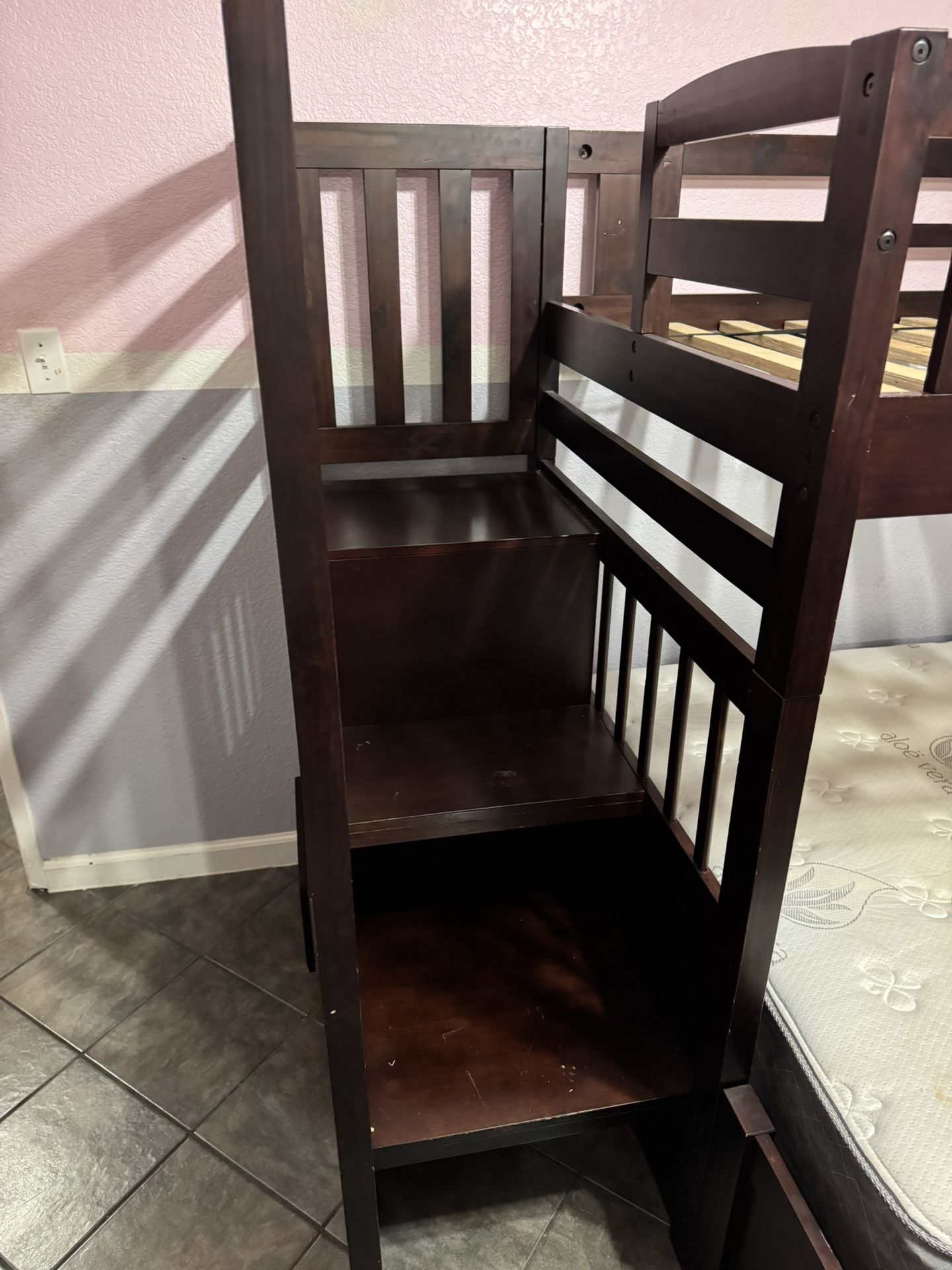 Twin/full Bunk bed