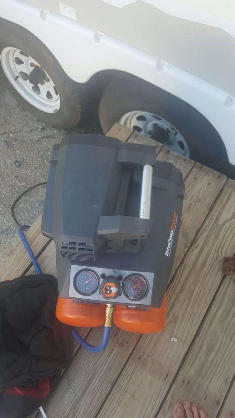 Brand new compressor with 50ft air hose 4.5 gallon duel tank