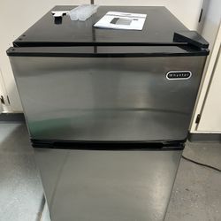 Refrigerator Freezer (3.4 CuFt)