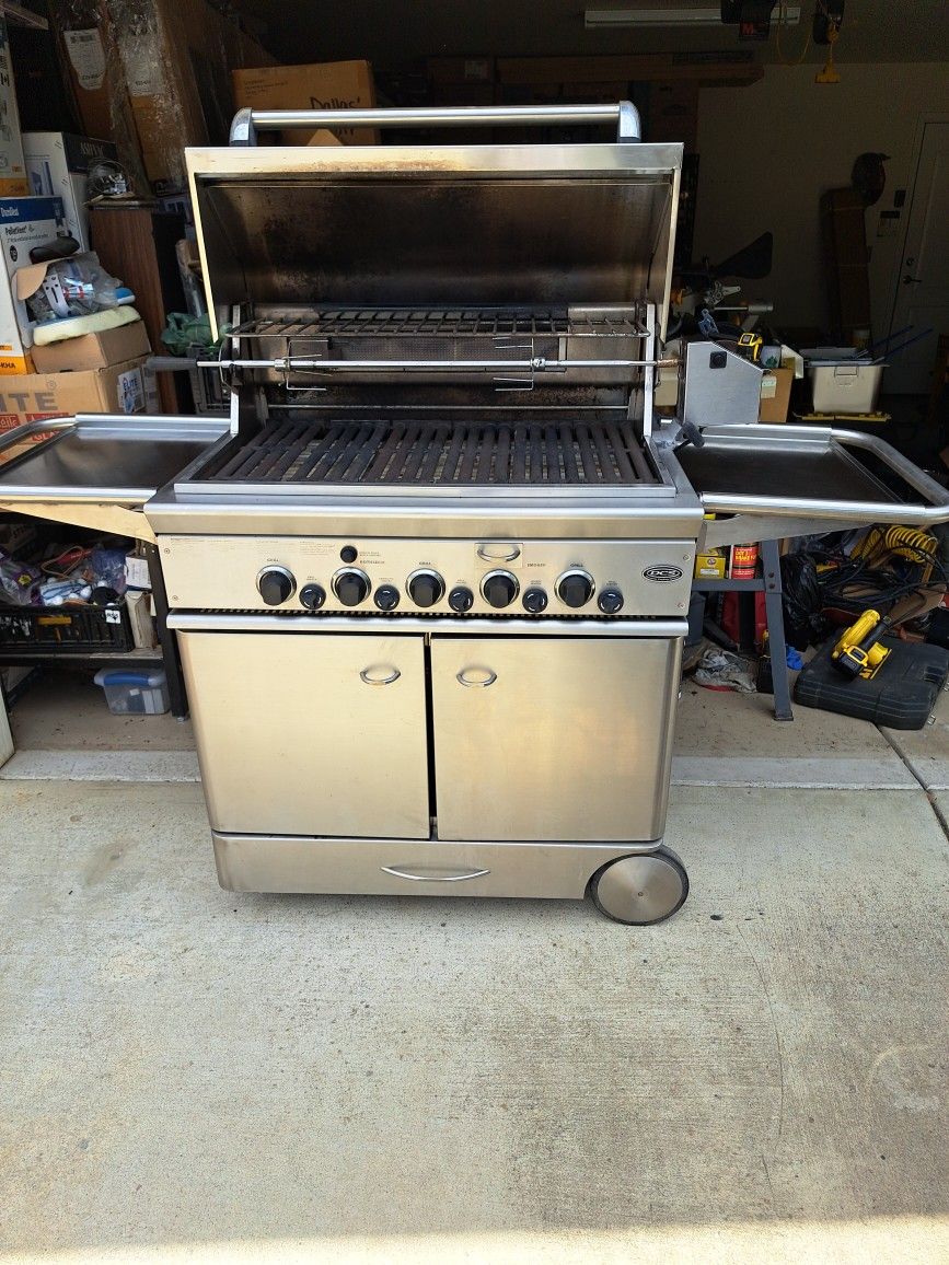 DCS 3 Burner Grill