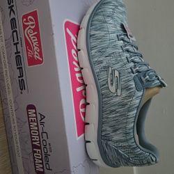 Sketchers Woman's Running Shoes Size 9.5