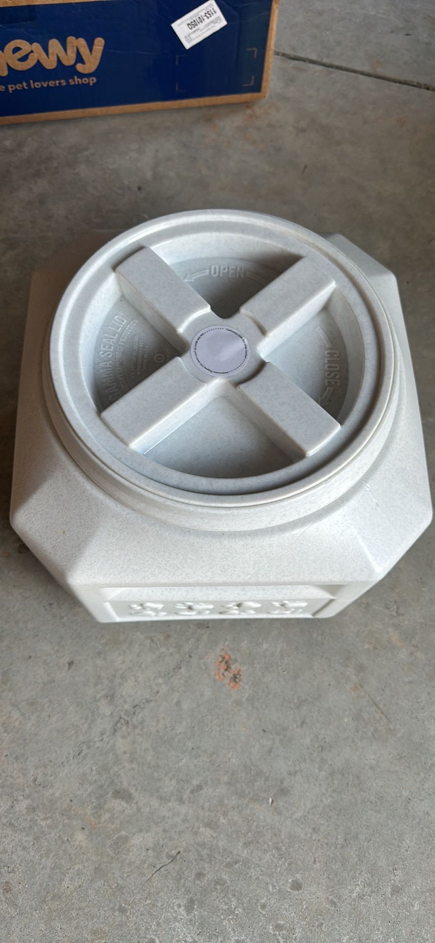 Vittles Vault Airtight Square Pet Food Container