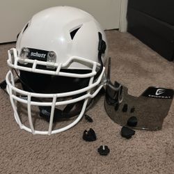 Schutt Youth A11 White. Medium. With Visor And Clips.