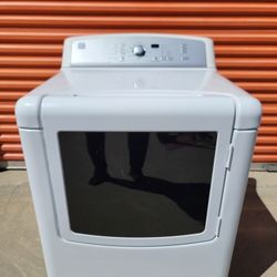 Like New!!! Huge, Oversized Capacity, Kenmore, 700 Series, Gas Dryer. It Has 5 Temperature Settings!!! It Can Dry a King Size Comforter!!! Must See!!!