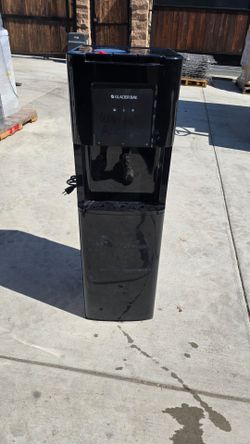 Bottom load water dispenser