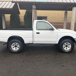 2001 Toyota Tacoma 4cly 5speed 115k original miles