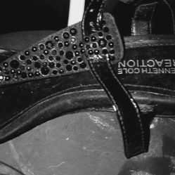 Size 5 Between The Toe Sparkly Kenneth Cole Reactions