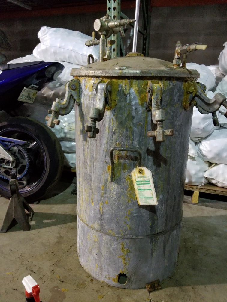 Binks 30 gallon pressure tank worth $4.5k brand new