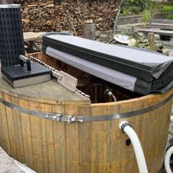 Wooden Jacuzzi 