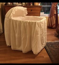 ✨👶🏻White Baby Bassinet 👶🏻✨