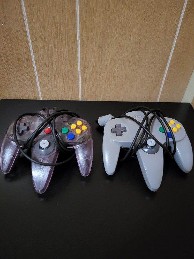 2 Nintendo 64 N64 Controllers
