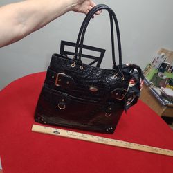 Authentic  VECCELI ITALY Lg Shoulder Bag.  Black Color Plenty Space and Compartments 