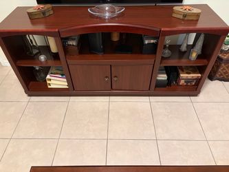 Entertainment center