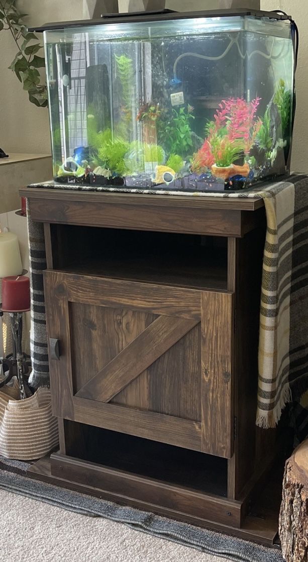 (make Offer)    Fish Tank And Cabinet Complete Setup  Never Had Fish In It 