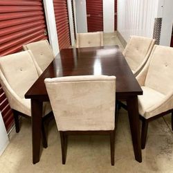 Haddigan Traditional Dinning
Table with 6 Cream Color
Upholstered Chairs