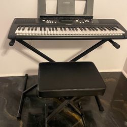 Yamaha EZ-220 Keyboard 