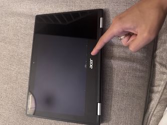 Chromebook acer( has screen dots shown in first picture)