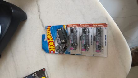 Hot wheels 83 Chevy Silverado lot of 3 International card