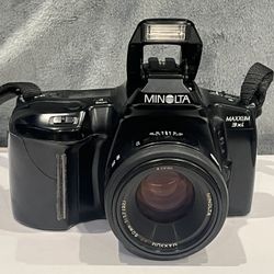 Minolta Maxxum 3xi 35mm SLR Film Camera AF 50 Lens Built-in Flash Black