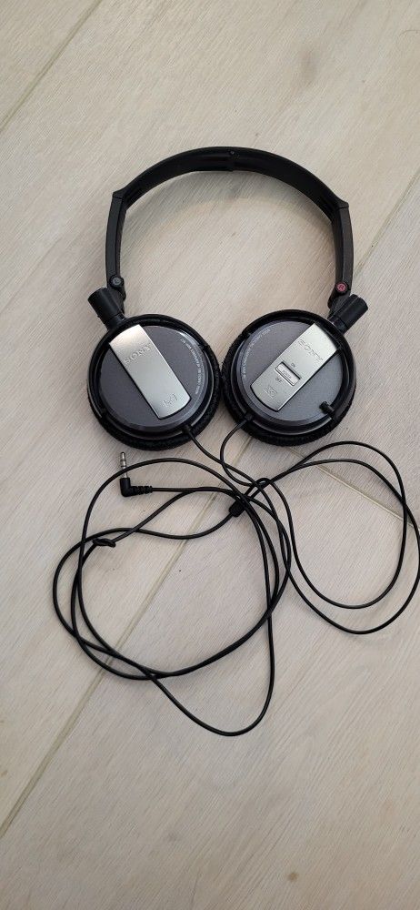 Noise Canceling Headphones