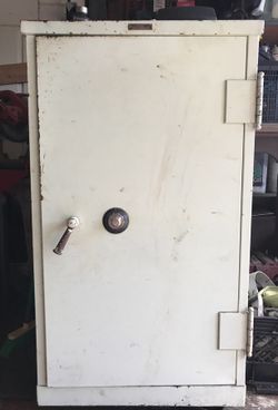 Safe For all your valuables never hurts to keep things safe