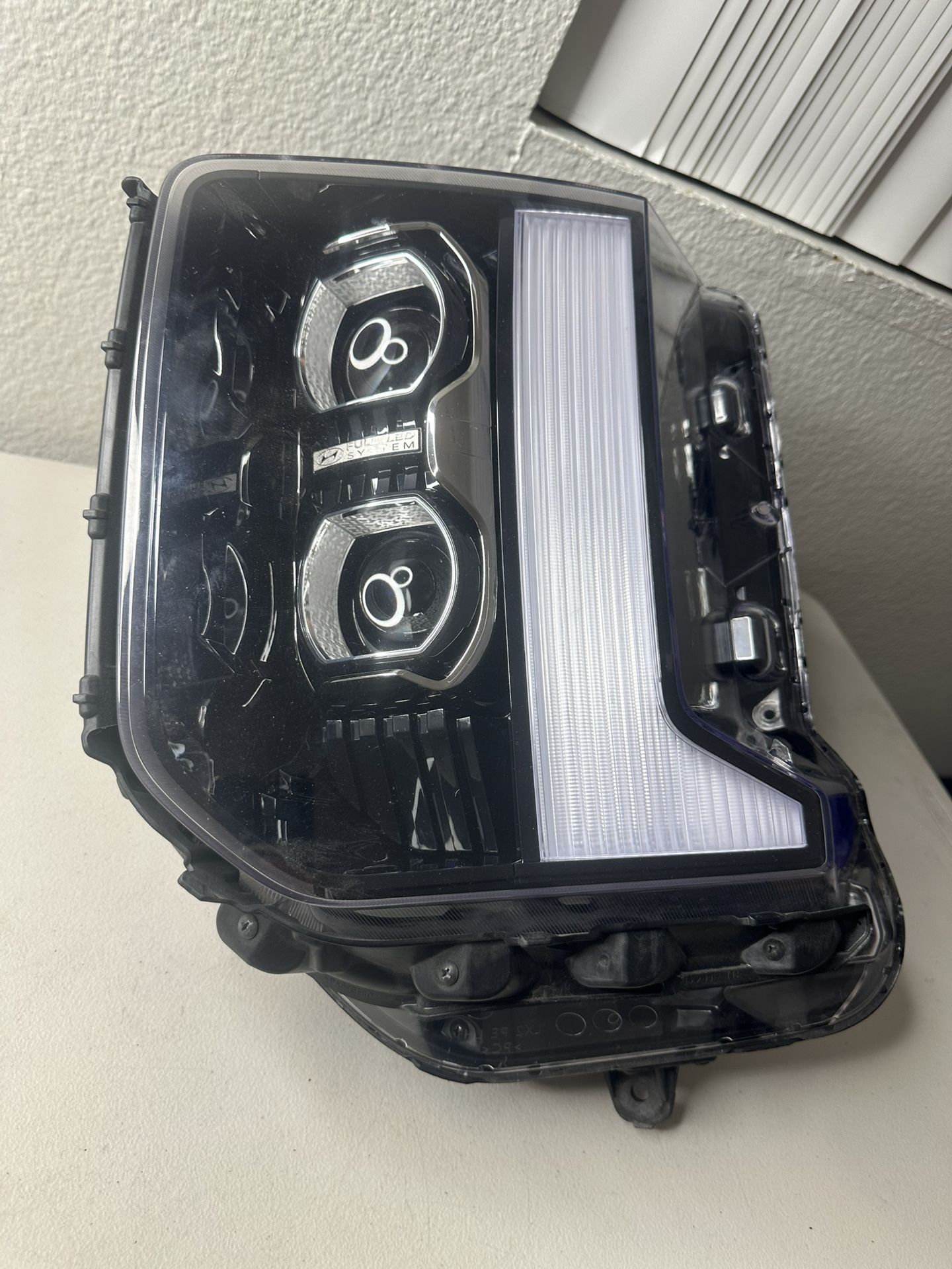 2023 -2025 HYUNDAI PALISADE GENUINE OEM  LEFT DRIVE LED HEADLIGHT OEM 