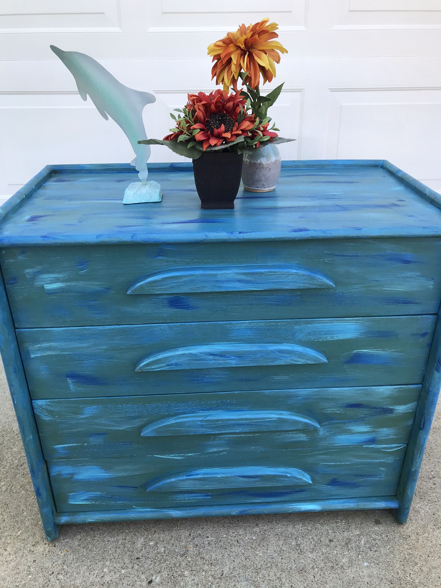 Blue beachy chest of drawers