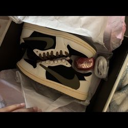 Travis Scott Jordan 1s Low OG 